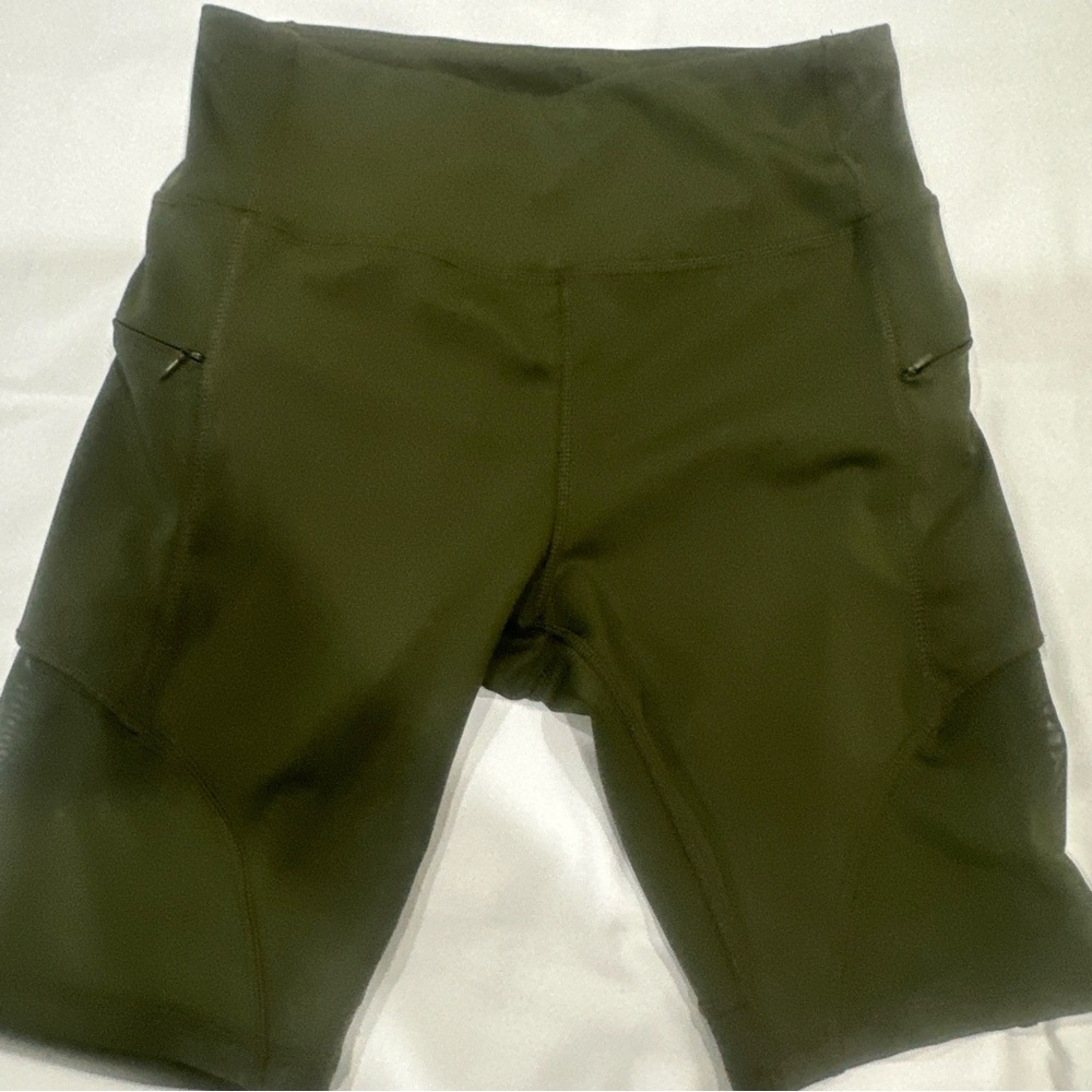Ebb & Flow Stretch Yoga Cycling leggings Shorts army green Size L